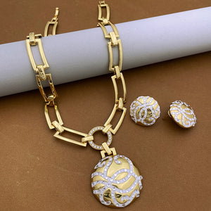 Women Round Pendant Necklace Set